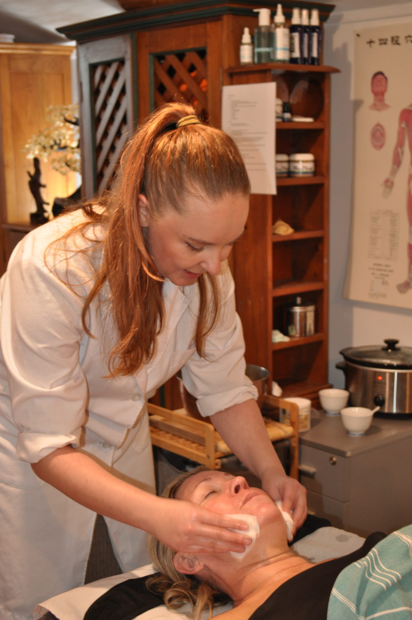 Facial Acupuncture 2 Facial Acupuncture